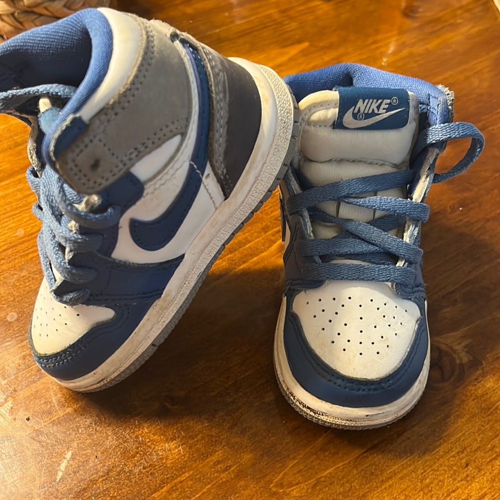 KIDS' TODDLER AIR JORDAN RETRO 1 HIGH OG CASUAL SHOES